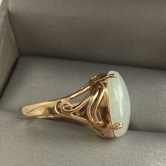 10K Real Gold - Jade Ring - Picture 2 of 16